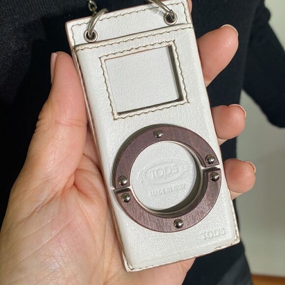 Rare Tod’s Leather IPod Nano Wearable Case Necklace - Picture 2 of 12